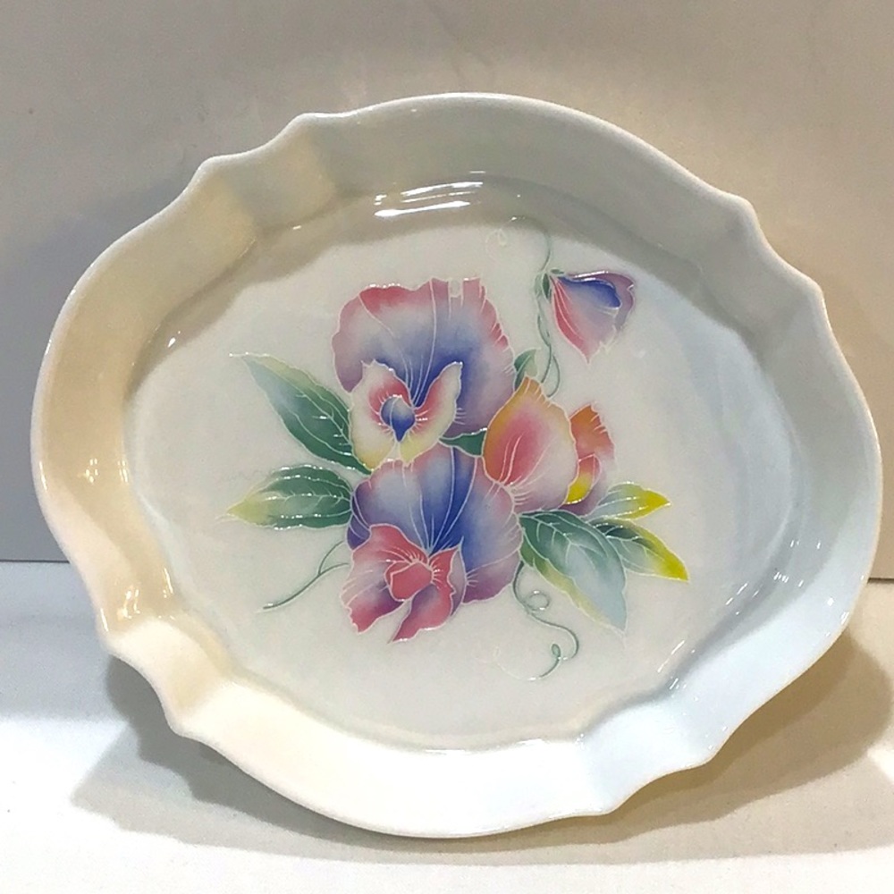 Aynsley “Little Sweetheart” fluted bone china